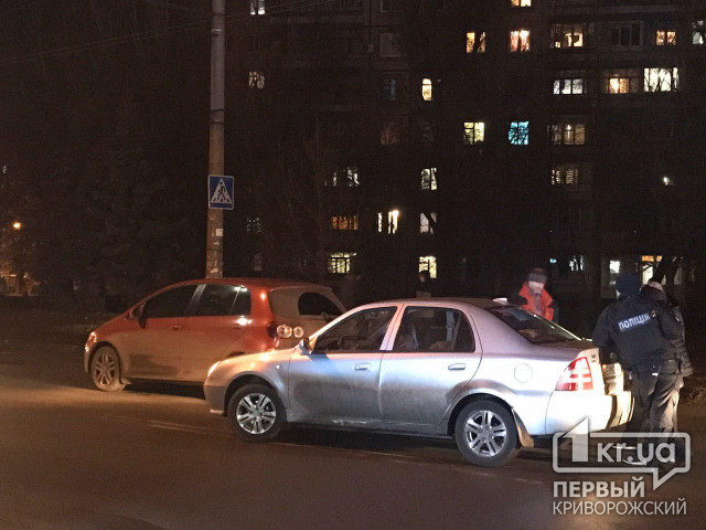 В спальном районе Кривого Рога столкнулись Volkswagen и Chery