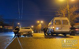 ДТП в Кривом Роге: в результате столкновения маршрутки и легкового авто пострадала женщина