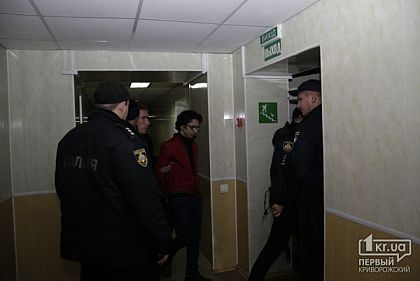 В Кривом Роге обвинительный акт огласили супругам, обвиняемых в 63 сексуальных преступлениях против 4-летней дочери