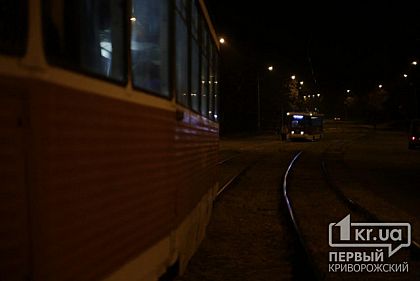Два трамвайных маршрута временно не будут ездить из-за ремонта иллюминации в Кривом Роге