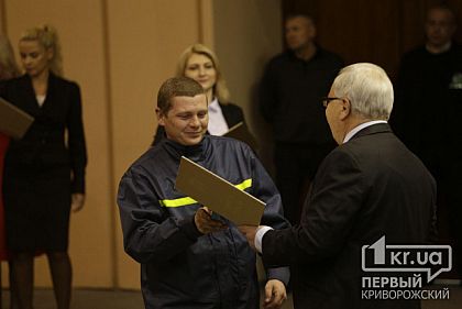 В Кривом Роге наградили ликвидаторов последствий урагана, военнослужащих и адвокатов