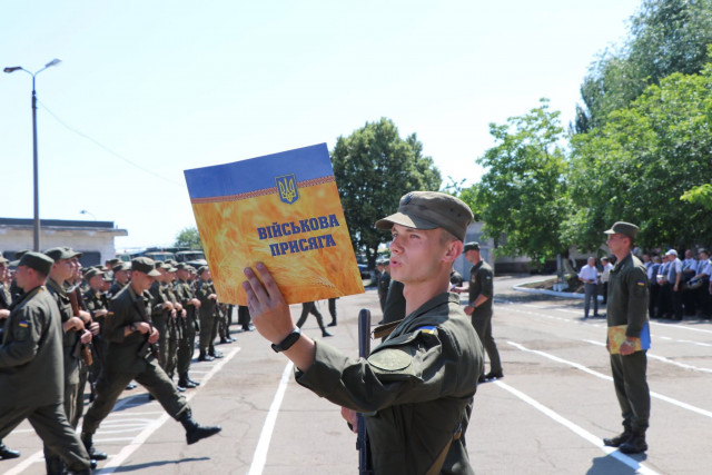 Більше двохсот криворізьких гвардійців присягали на вірність українському народу