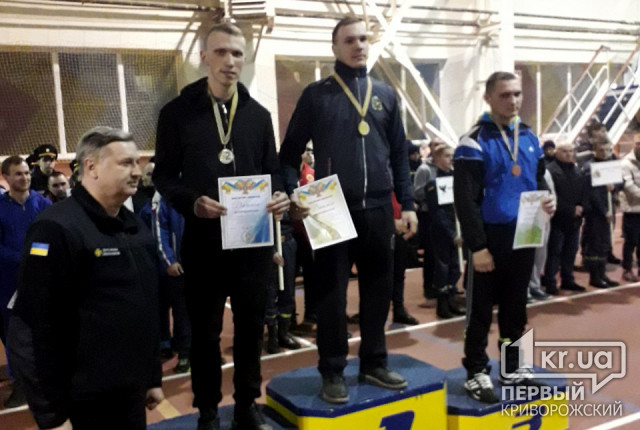 Криворожский пожарный занял второе место на Всеукраинском чемпионате по гиревому спорту