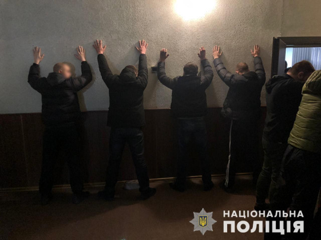 Опубликовано видео задержаний членов наркогрупировки и обыски нарколаборатории в Кривом Роге