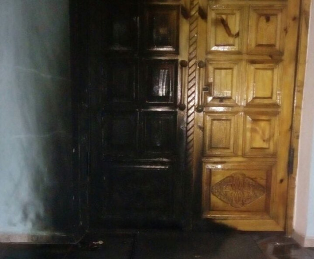В Кривом Роге неизвестные подожгли двери церкви и оставили послание