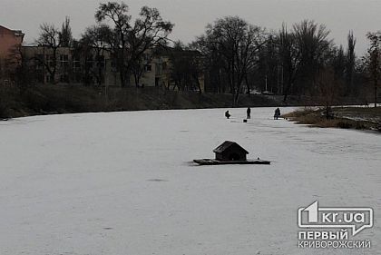 Выходишь на лед, гарантии вернуться нет, - криворожские спасатели