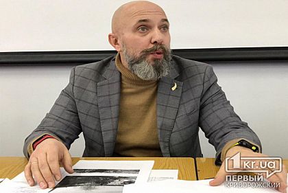 Дворникам в Кривом Роге запрещено выносить листву и ветки на контейнерные площадки