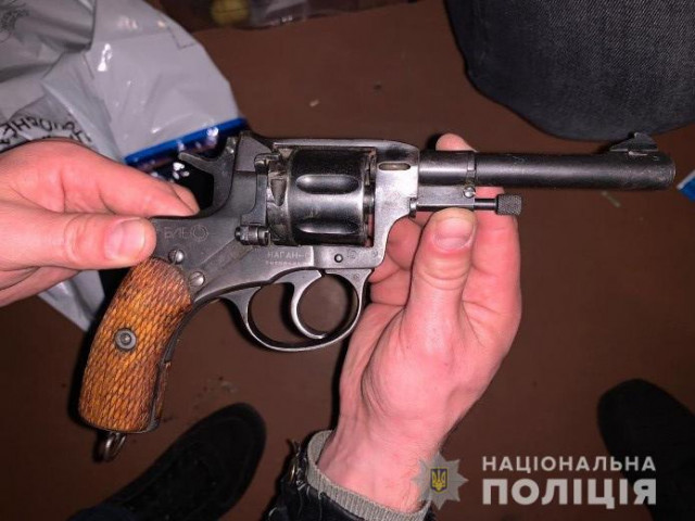 Житель Кривого Рога хранил в квартире арсенал оружия и боеприпасов
