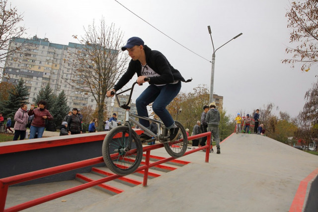 Социальные инвестиции Метинвеста: в Ингульце - новые сквер и скейт-парк