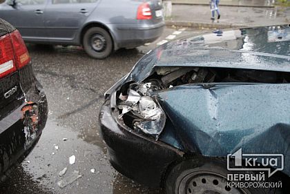 ДТП на 96 квартале в Кривом Роге: столкнулись два авто
