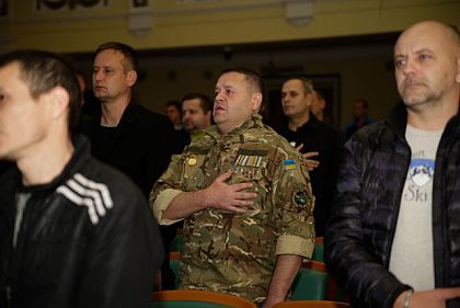 За оборону рідної держави: у Кривому Розі працівникам металургійного гіганта вручили відзнаки