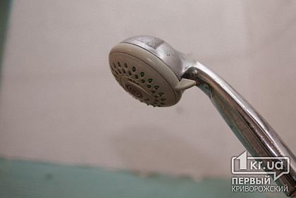 Криворожане две недели не могли помыться из-за скрытого порыва водопровода