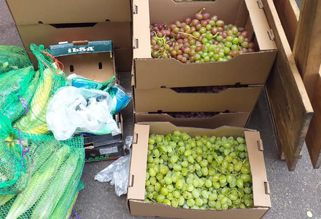 В Кривом Роге у уличных торговцев изъяли 400 килограммов продуктов