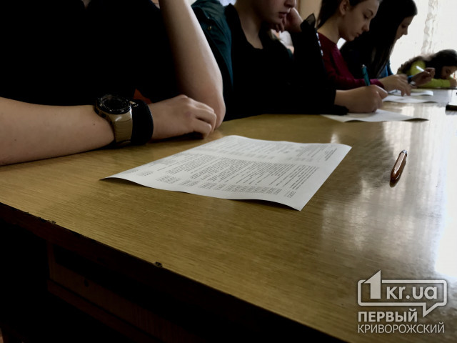 Українські випускники з 2021 року складатимуть 4 тести ЗНО