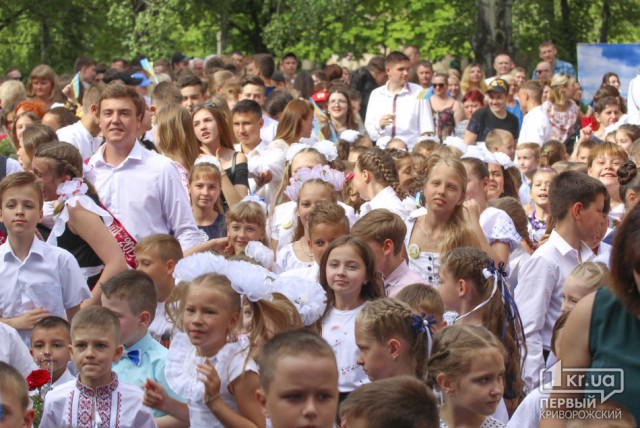 На закупку парт и стульев для школ Покровского района Кривого Рога понадобилось на 292 тысячи гривен больше, чем в прошлом году
