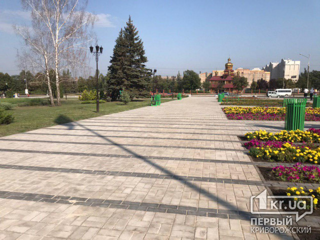 Как выглядит капитально отремонтированный тротуар возле Саксаганского райсовета Кривого Рога