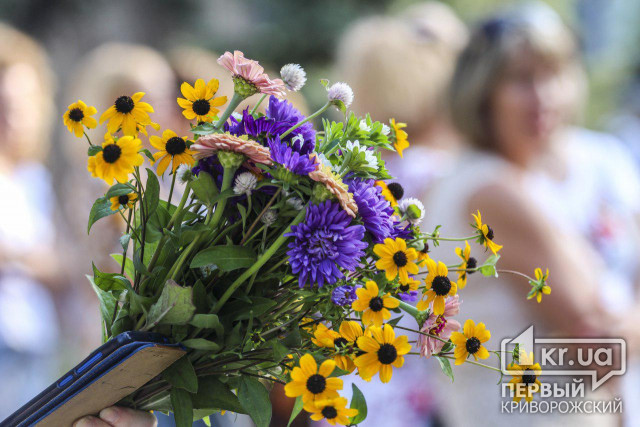 Криворожан просят не покупать цветы на 1 сентября и помочь онкобольным людям