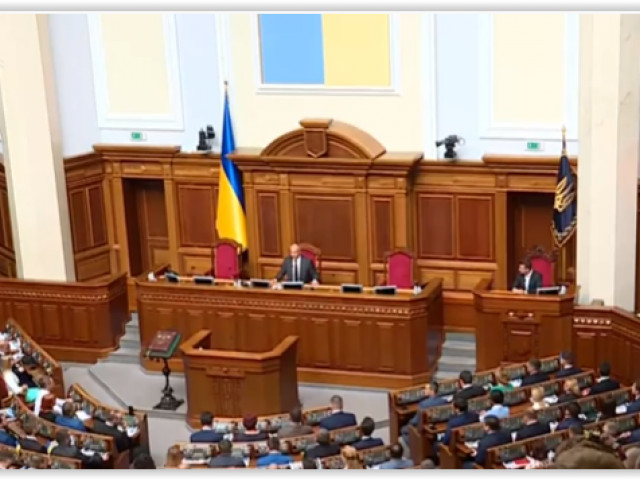 Нова Верховна Рада України складає присягу