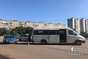 ДТП в Кривом Роге: маршрутка и легковушка столкнулись на кольце 129 квартала
