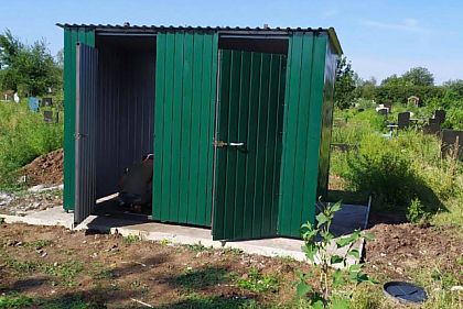 В Кривом Роге на кладбищах устанавливают новые туалеты
