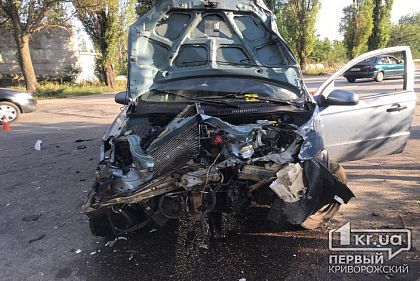 ДТП в Кривом Роге: легковушки разбросало по объездной дороге, есть пострадавший