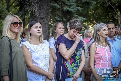 Возле Металлургического райсовета в Кривом Роге подняли один из главных государственных символов Украины