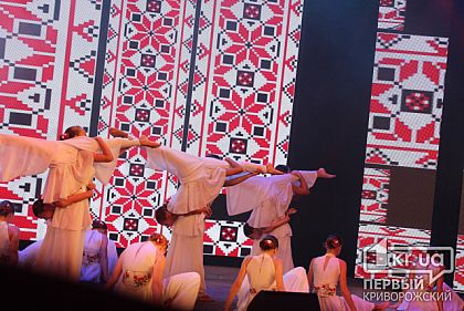 В здании театра криворожане одновременно отмечают два праздника