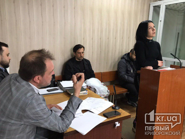 В суде по делу раненого криворожского оператора Вячеслава Волка повторно допрашивают его супругу