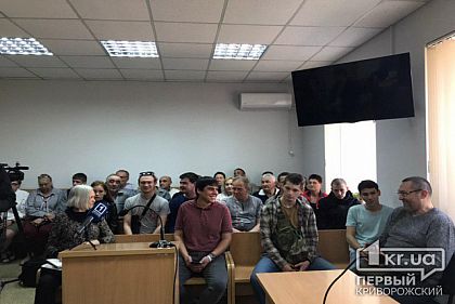 В полном зале криворожан обвиняемому автомайдановцу предоставили последнее слово перед оглашением решения суда