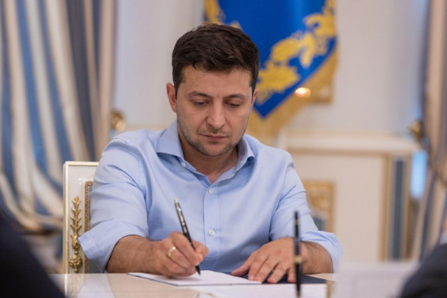 Зеленський підписав закон про внесення змін до Конституції України щодо недоторканності народних депутатів