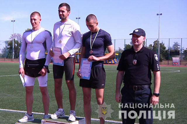 Полицейский из Кривого Рога победил на состязаниях по легкоатлетическому кроссу