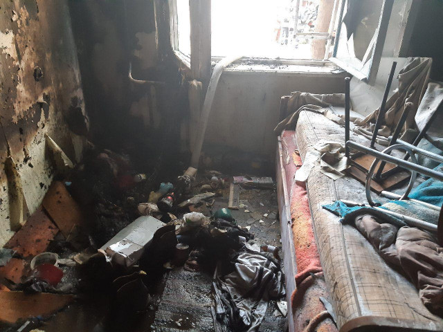 Пожарные спасли криворожанина из горящей квартиры