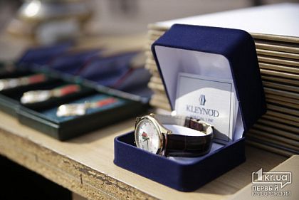 В Кривом Роге наградили 30 пожарных