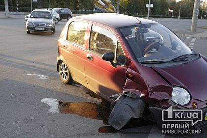 На перекрестке в Кривом Роге Mercedes не уступил дорогу Daewoo, случилась авария