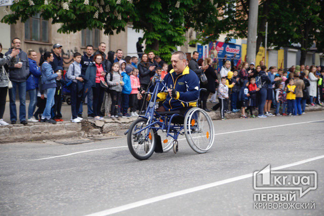 Люди с инвалидностью, ветераны спорта и школьники приняли участие в спортивном мероприятии в Кривом Роге