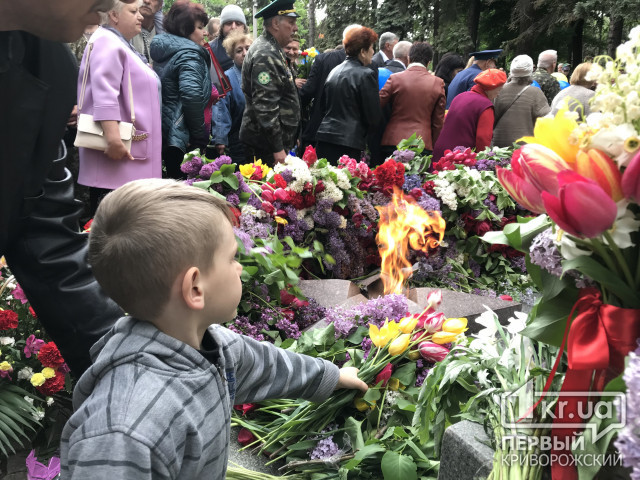 Криворіжці привітали ветеранів, поклали квіти до пам‘ятників, а найголовніше - згадали події 1939-1945 років