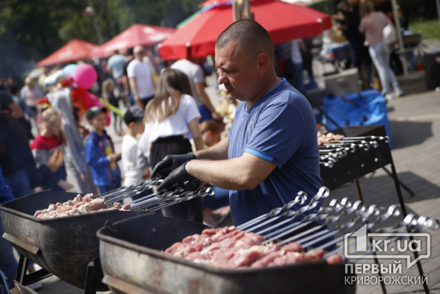 Фестиваль шашлыка в Кривом Роге собрал сотни горожан