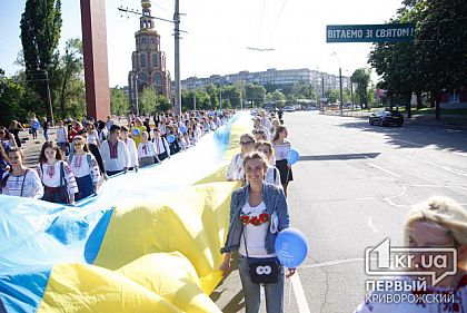 Криворіжці вийшли на парад вишиванок у центрі міста