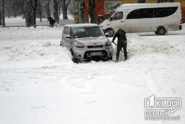 Снегопад и заметенные автодороги: в Кривом Роге объявлено штормовое предупреждение