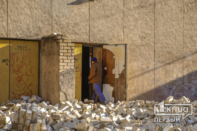 Осторожно, обвал! Как выглядит место обрушения бывшего кинотеатра «Современник» в Кривом Роге