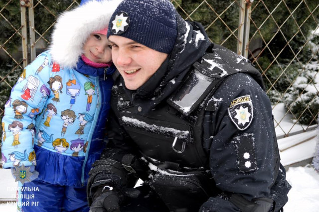 Юные криворожане отмечали Рождество вместе с патрульными полицейскими