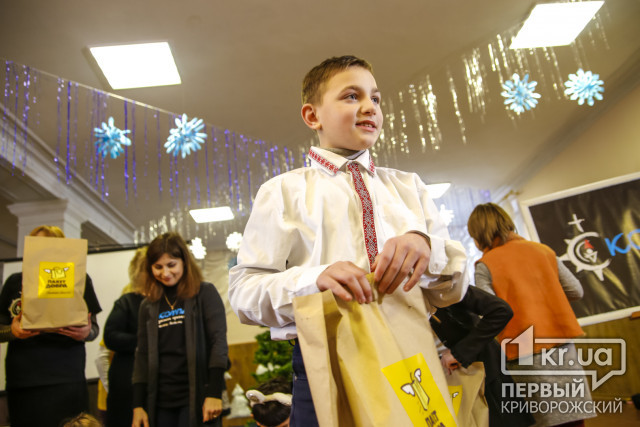 Радісні обличчя та дитячий сміх: волонтери привітали криворізьких дітей-сиріт з новорічними святами