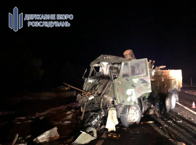 Грузовики криворожской воинской части попали в ДТП, один человек погиб и трое пострадали