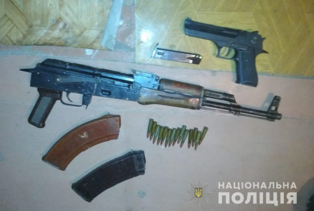 Полицейские обнаружили в квартире у криворожского наркодилера арсенал оружия