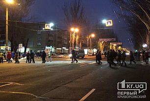 Криворожане перекрыли дорогу в знак протеста против повышения стоимости проезда в маршрутках