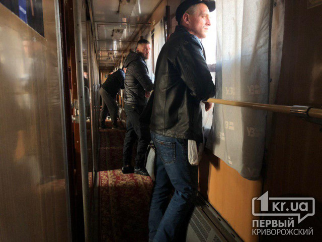 К новогодним праздникам назначен дополнительный поезд Кривой Рог - Киев - Ужгород