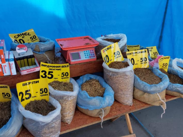 В Кривом Роге на рынке незаконно продавали 14 кило табака в мешках