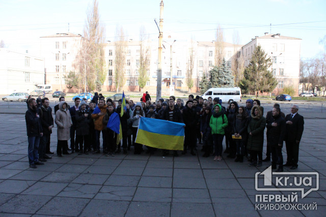 Студенти і викладачі істфаку КДПУ, які першими приєднались до криворізького Євромайдану, вийшли на акцію