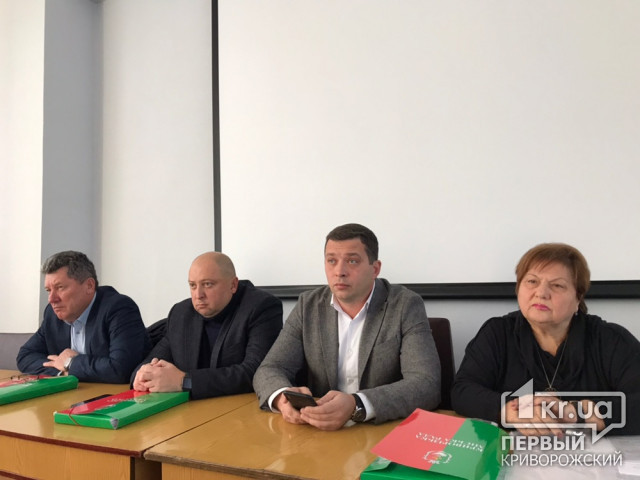 Криворожские депутаты собрались на заседание по вопросам транспорта и ЖКХ