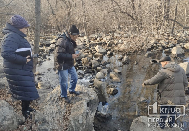 Криворожские чиновники взяли пробы воды из реки Ингулец